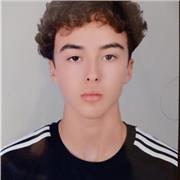 Prof à domicile donne des cours de soutien scolaire et aide aux devoirs en matgématiques pour un élève de classe primaire