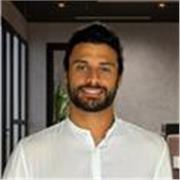 Sei alla ricerca di un insegnate che ha esperienza decennale nel campo dell'inglese? Vissuto diversi anni tra Uk, US, Luxembourg