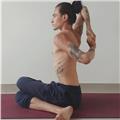 ¡descubre el poder del yoga! experimenta paz interior, fortaleza y equilibrio con la guía de un instructor experto. ¡únete ahora!