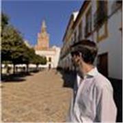 Profesor de Administración de empresas apto para todos los perfiles y niveles.