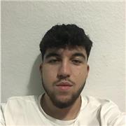 Me gusta ayudar y explicar las cosas en clase solía ayudar a mis compañeros con las matemáticas y podría dar clase a gente de primaria e incluso de la ESO