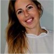 Pratico e sono impegnata a vivere nello Yoga, Unione, da più di 15 anni, passione che mi ha motivata nel compiere un percorso di studi approfondito che ha portata alla Qualifica di Insegnante di Yoga. Il mio sogno è poter introdurre altre percorse a quest