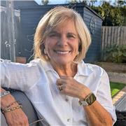 Experienced tutor offering online English lessons to adults and young adults.