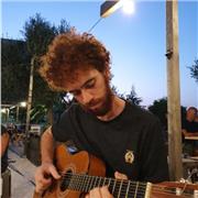 Studente di Conservatorio insegna lezioni di Chitarra, Improvvisazione e Teoria Musicale