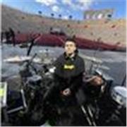 Batterista di Lazza impartisce lezioni di batteria
