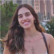 Una casi graduada en educación infantil/primaria que quiere sumar experiencia en este ámbito, cuidando y enseñando a niños (0-12)