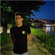 Ragazzo di 5a superiore con tanta voglia di aiutare i ragazzi delle classi precedenti