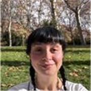 Tengo 1 año de experiencia trabajando con niños de 6 a 15 años en un programa extraescolar enseñando inglés, húngaro y rumano