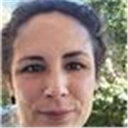 Profesora de inglés imparte clases a estudiantes de todas las edades hasta un nivel B2