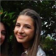 Neodiplomata al Liceo Classico con certificazione CAE (C1) offre lezioni di inglese per studenti di ogni età