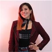 Máster en Creación Literaria con más de 10 años de experiencia en escritura creativa.