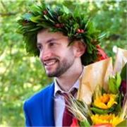 Voglio trasmettere la passione per l'informatica. Durante il mio percorso di laurea in Ingegneria Informatica, concluso con voti 110 su 110 e lode, ho aiutato diverso ragazzi nell'apprendimento dell'informatica e della programmazione, permettendogli di ot