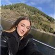 Mi lengua materna es el euskera. He estudiado hasta la universidad todas las materias en euskera e inglés.