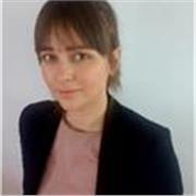 Laureata in comunicazione e marketing mi districo giornalmente tra le parole in una realtà bancaria 