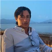 Appassionato di lingue straniere esperienza lavorativa negli USA per 5 anni mette a disposizione la sua esperienza.