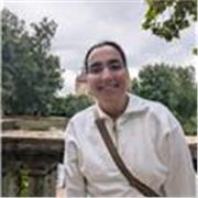 Profesora de matemáticas de todos los niveles así como economía, química y física.