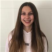 Estudiante universitaria se ofrece para impartir clases de repaso
