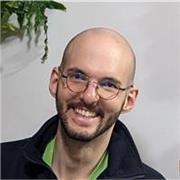 Biotecnólogo con 5 años de experiencia docente en biología y química. 