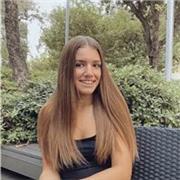 Soy una persona muy trabajadora y aplicada. Estoy cursando la carrera de Enfermería