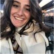 Laurata in lingue e culture moderne, offre ripetizioni di inglese, spagnolo e materie umanistiche, a partire dalle elementari fino all’università