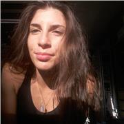 Insegnante di disegno propone ripetizioni riguardo l' utilizzo di colori acrilici, acquerelli, matite e tempere a olio