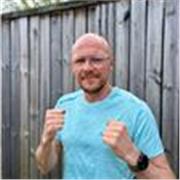 Coach sportif spécialisé dans les sports de combats, propose des séances de remise en forme et de boxe sur mesure