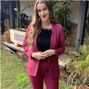 Profesora de inglés imparte clases para todos los niveles