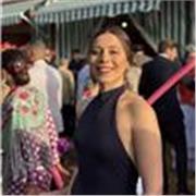 Estudiante de enfermería con título y conocimiento alto en inglés. Me encanta el idioma y se me da muy bien 