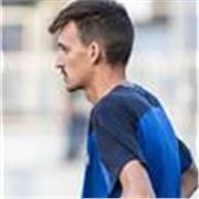 Entrenador de fútbol con más de 10 años de experiencia 