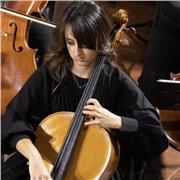 Laureata al conservatorio G.Martucci impartisce lezioni di violoncello