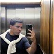 Me considero bueno enseñando, paciente y con buena capacidad para explicar. Tengo breve experiencia enseñando español a jóvenes