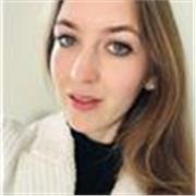 Profesora titulada en francés, alemán, español e inglés. Con experiencia y título universitario 
