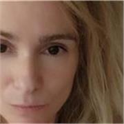 Profesora de Español para Extranjeros con más de 20 años de experiencia, especializada en adultos, profesionales y conversación .