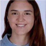 Profesora de primaria con realización de clases a todas las edades.