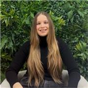 Experta en marketing digital con experiencia en agencias de publicidad y marketing trabajando con grandes marcas