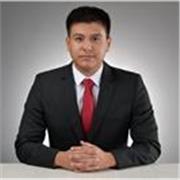 Profesor de inglés para niños de primaria que buscan mejorar su nivel de inglés