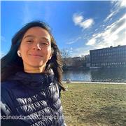 Spanish teacher who teaches children or adults efficiently