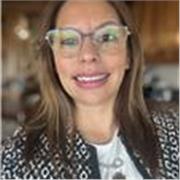 Profesora de Lengua y Literatura, Licenciada en letras de la UCALP y Maestranda en Estudios Clásicos de la UBA