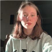 Profesora de inglés con foco en entender la gramática a la vez que a práctica y experiencia de haber vivido en Londres