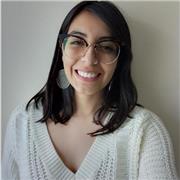 Ingeniera civil en minas, dicta clases de inglés, matemáticas y química
