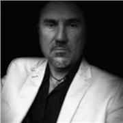 Profesor licenciado en ciencias químicas, da clases de quimica, física, biologia y matematicas a alumnos de primaria y secundaria