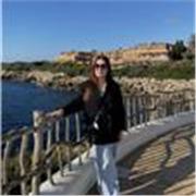 Profesora de Lengua Castellana y Catalana y Literatura.