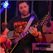 Begeisterter, erfahrener E-Gitarrist bietet E-Gitarrenunterricht