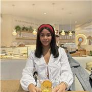 Soy excelente enseñando y tratando con niños! Hablo inglés avanzado y mi nativo es español.