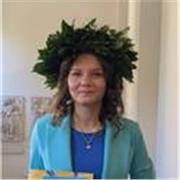 Docente di Storia dell'arte impartisce lezioni per studenti delle scuole medie e liceo