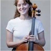 Violoncellista diplomata impartisce lezioni di violoncello e teoria musicale per tutte le età