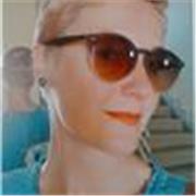 Profesora de yoga para niños y gente mayor 