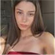 Estudiante de 18 años con muy buen nivel de ingles con capacidad de ayudar en gramática, lectura y habla. 