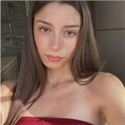 Estudiante de 18 años con muy buen nivel de ingles con capacidad de ayudar en gramática, lectura y habla.
