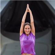 Profesora de Hatha y Yin Yoga, sesiones online, presenciales y retiros de Yoga